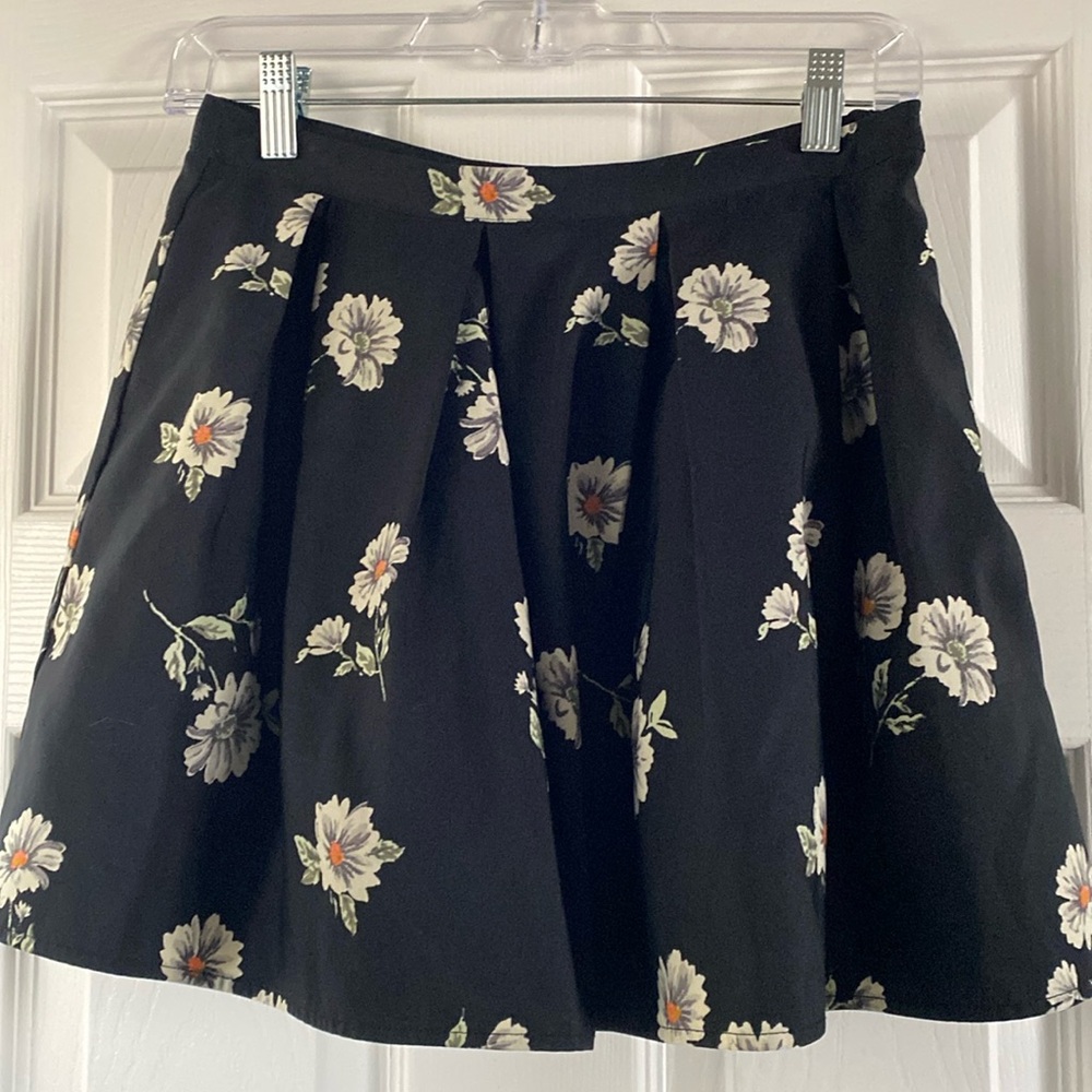 Forever 21 - Black Floral Flared Mini Skirt - Size 27